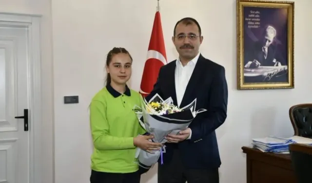 “Kitaplarla Büyüyorum” Projesi Kapsamında Öğrencilerden Kaymakam Dolu’ya Ziyaret