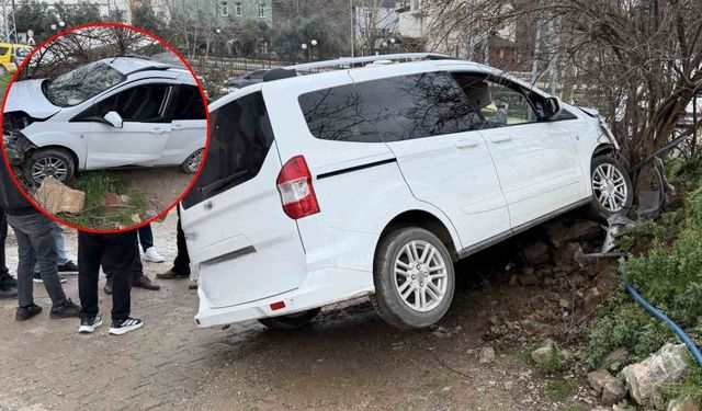 Osmaniye'de Freni Boşalan Araç Ağaca Çarparak Durabildi