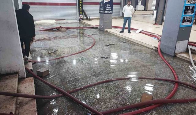 Adana’da iş hanında 27 yıllık su baskını sorunu