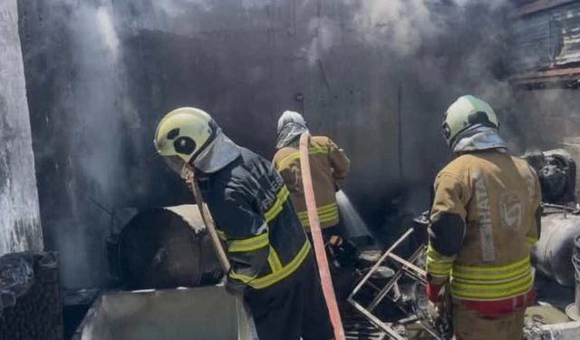 Antakya’da İş Yeri Alevlere Teslim Oldu