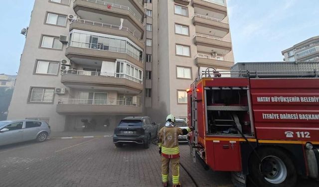 İskenderun’da bodrum katında çıkan yangın paniğe neden oldu