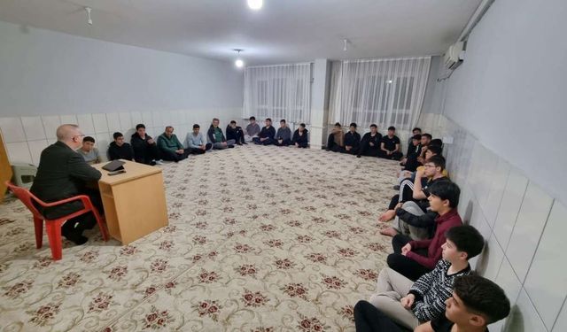 Osmaniye Müftüsü Dr. Ahat Taşcı’dan Gençlere Müslüman Kimliği Semineri