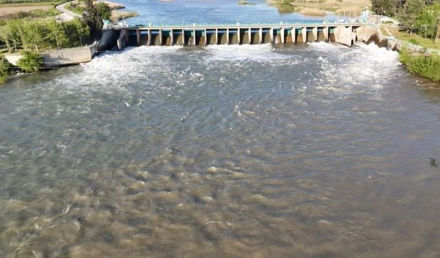 Osmaniye'de Ceyhan Nehri Coştu: Cevdetiye Regülatörü'nde Kontrollü Tahliye Başladı