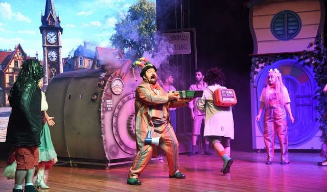 Osmaniye’de Çocuklar Sanatla Buluştu: "Çöplük Kralı ve İcatçı" Büyük İlgi Gördü