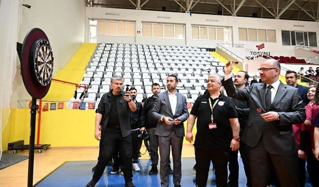 Osmaniye'de Dart Heyecanı: Genç Sporcular Grup Birinciliği İçin Yarışıyor