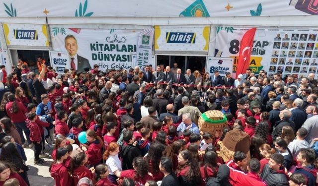 Osmaniye'de Kitap Tutkunları Buluştu: 8. Kitap Fuarı'na 30 Bin Ziyaretçi!