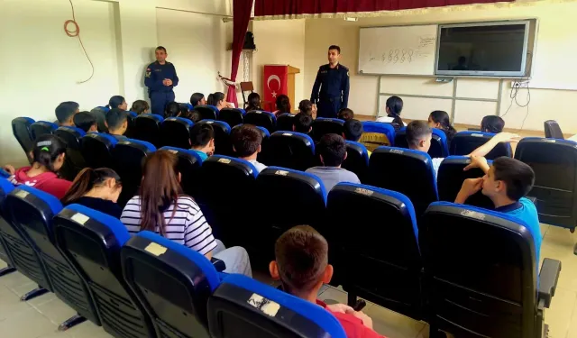 Sumbas’ta Okullarda Güvenlik Seferberliği, İlçe Jandarma Komutanlığı Okul Ziyaretleri Gerçekleştirdi