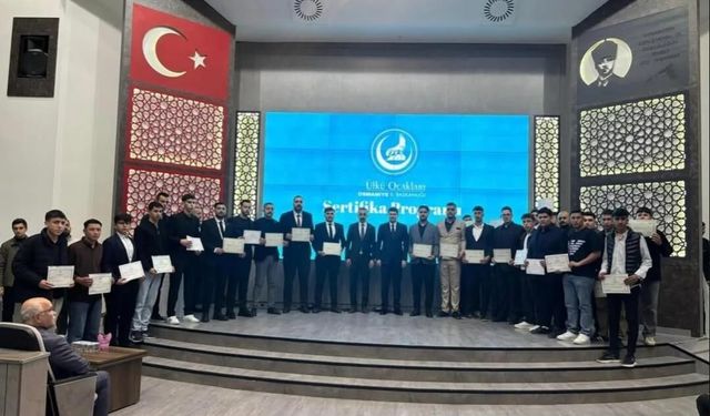 Ülkü Ocakları Genel Başkanı Ahmet Yiğit Yıldırım, Osmaniye’de Gençlere Sertifikalarını Takdim Etti