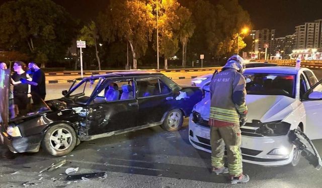 İki Otomobil Çarpıştı, 1 Kişi Yaralandı