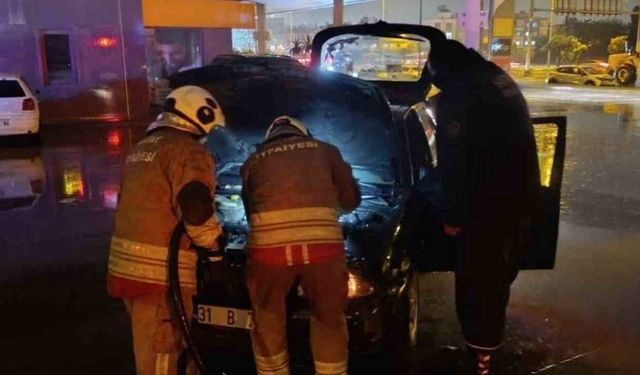 İskenderun Meydan Mahallesi’nde Korkutan Araç Yangını