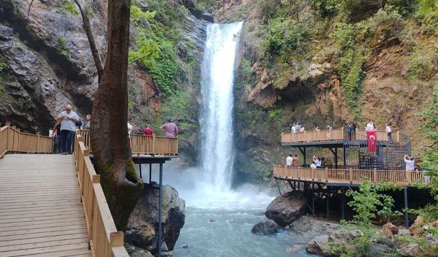 Osmaniye'de Şehrin Gürültüsünden Kaçanların Yeni Rotası, Karaçay Şelalesi