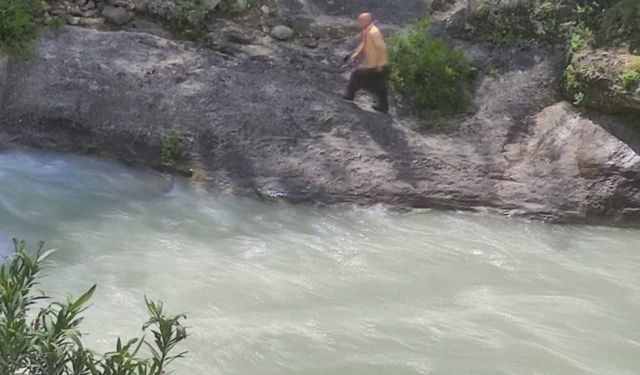 Karaisalı'da Serinlemek İsteyen Genç Suda Kayboldu