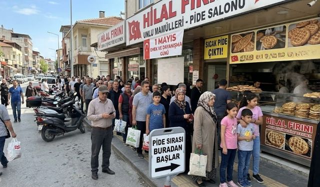 Osmaniye'de 1 Mayıs'ta O Sıra Doldu Taştı! Vatandaşlar Almak İçin Erken Saatte Geldi