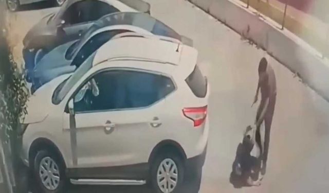 Adana'da Platonik Aşk Şoku Genç Kadını Sokak Ortasında Bıçakla Yaraladı