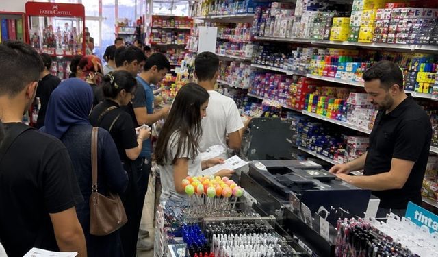Hafta Sonu Sınavı Öncesi Kırtasiyelerde LGS ve YKS Yoğunluğu