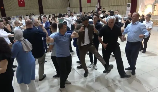 Osmaniye'de kültür şöleni! Türk ve Afrikalı gençler aynı pistte buluştu