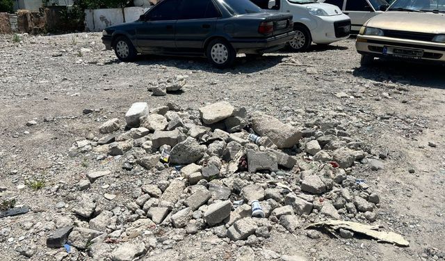 Parası Ücretli, Hizmeti Taşlı! Osmaniye'de Sürücülerin Otopark Çilesi