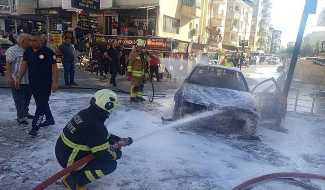 Reyhanlı'da Seyir Halindeki Otomobil Alev Alev Yandı