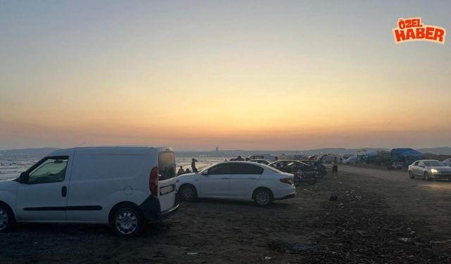 Burnaz Plajı'nda "Araba İzdihamı"