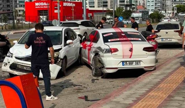 İskenderun’da gelin arabasıyla kaza yaşandı