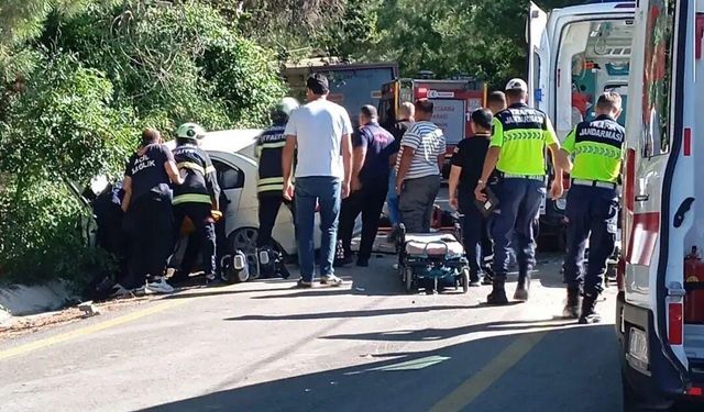 Kamyon ve Otomobil Çarpıştı! Kadirli'de Can Pazarı!