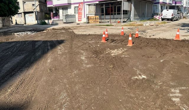 Osmaniye'de O Mahalle Sakinlerinden Asfalt ve Temizlik Talebi