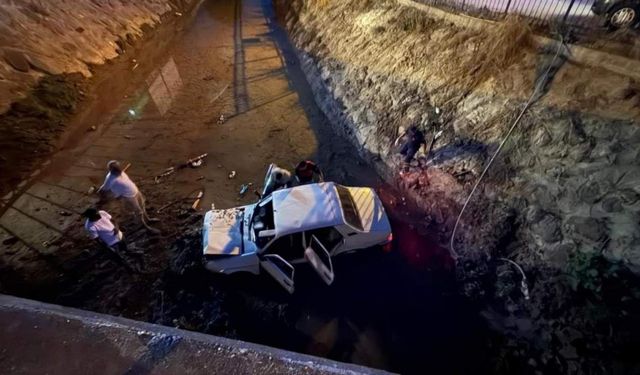 Osmaniye'de Otomobil Kanala Uçtu, Yaralılar Var!