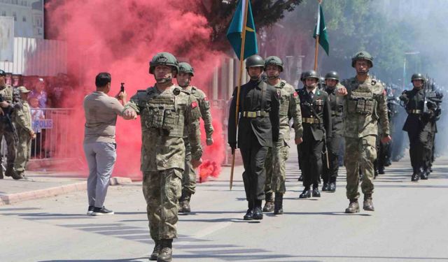 Adana'da 30 Ağustos Zafer Bayramı kutlandı
