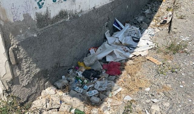 Osmaniye Çarşı’da Çöp Yığını Tepki Çekti!