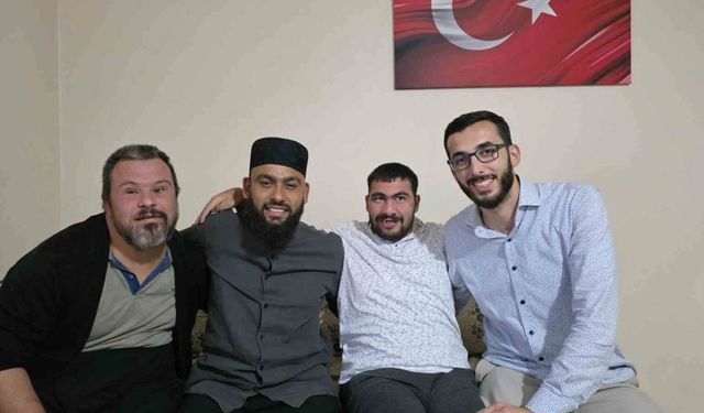 Down sendromlu Savaş Yavuz Feke ilçesinde Celal Karature ile buluştu