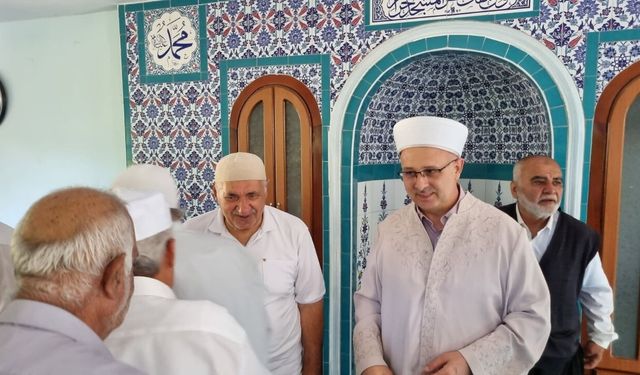 Hem Namaz Kıldırdı Hem Dinledi