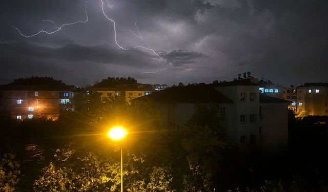 Osmaniye'de Sıcakların Ardından Gök Gürültülü Sağanak