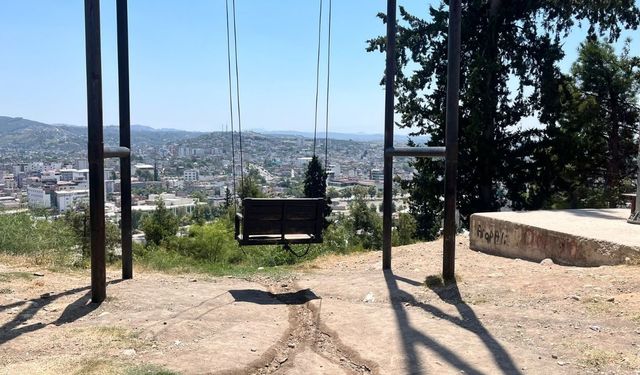 Sülemiş Tepesi’ndeki O Salıncak Kadirli Manzarasına Karşı Adrenalin Sunuyor!