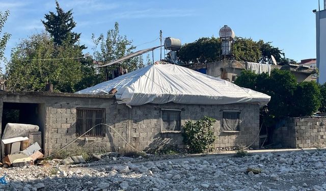 Çatısı brandalı, sıvası dökük ama içi sımsıcak!
