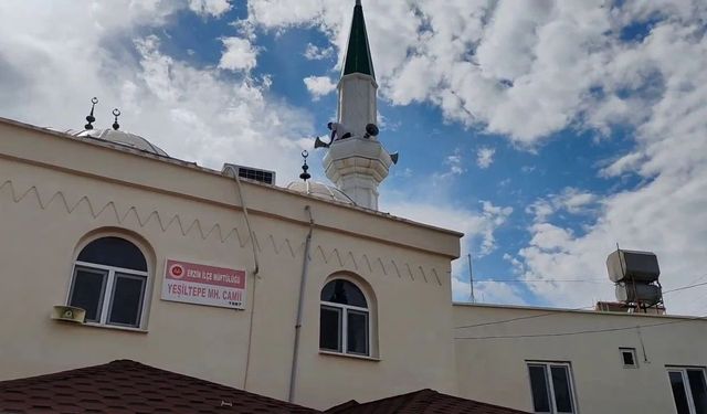 Erzin'de Camiye Yıldırım İsabet Etti