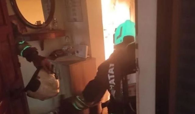 Ev Yangınında Dumandan Etkilenen Kişi İtfaiye Ekiplerince Kurtarıldı