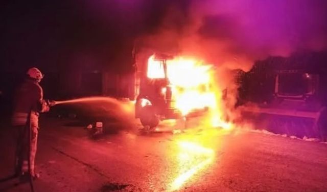 Hatay Kumlu Gülova Mahallesinde Araç Yangını Nasıl Çıktı