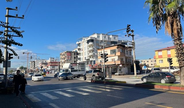 Osmaniye'de trafik çilesi! Işıklar bozulunca herkes aynı anda kavşağa girdi...