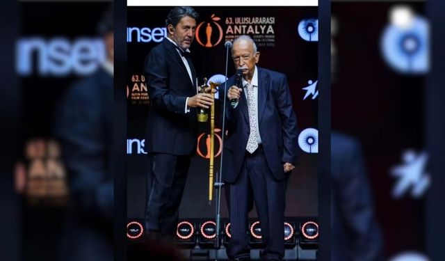 Osmaniyeli usta yapımcı Keskiner Altın Portakal sahnesinde
