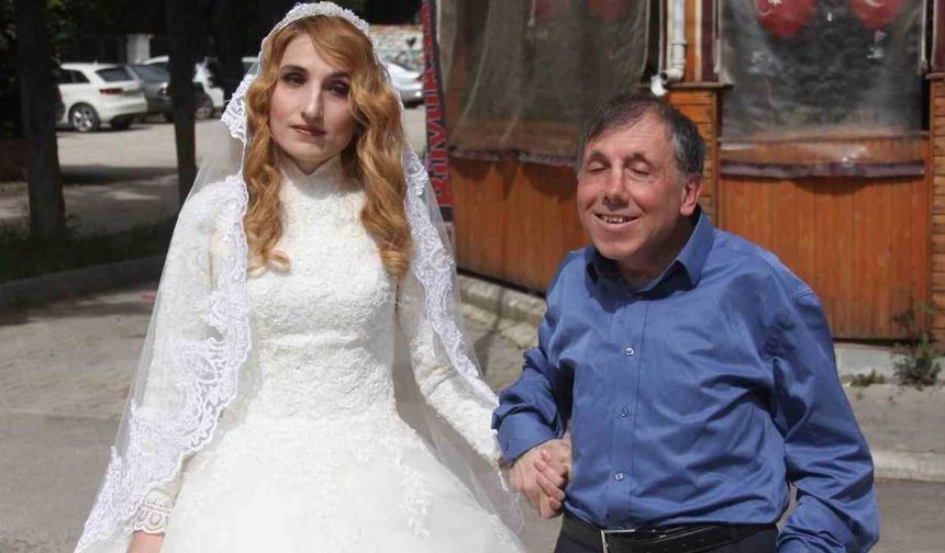 Adana’da Otobüsün Çarptığı Görme Engelli Öğretmen Çift Ağır Yaralandı