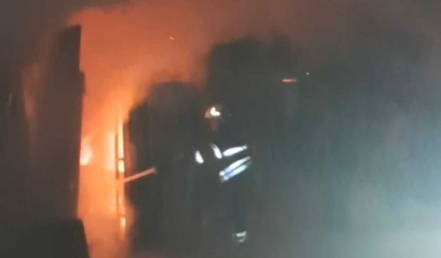 Hatay’da Depo Olarak Kullanılan Konteyner Alev Alev Yandı