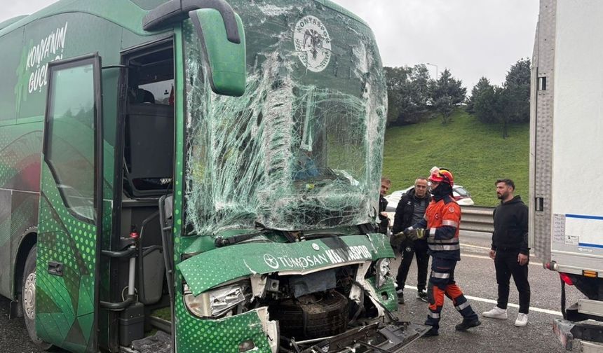 Konyaspor takım otobüsü kaza yaptı! Çok sayıda yaralı var!