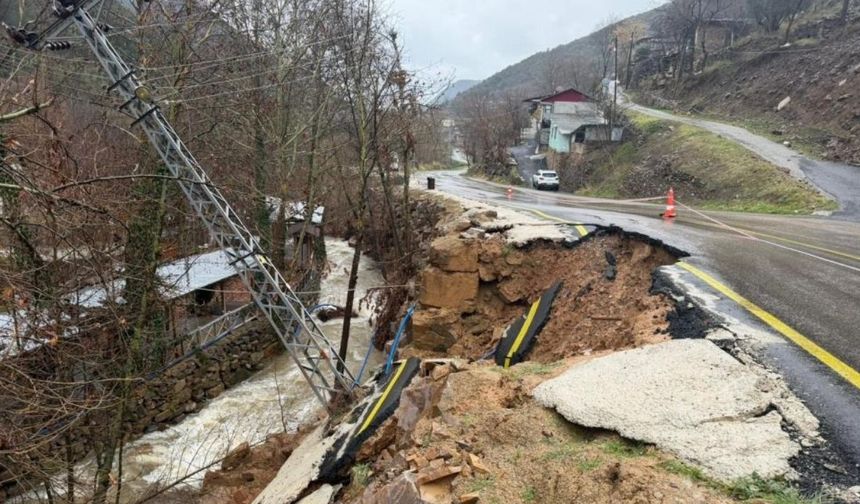 Osmaniye’de sağanak felakete dönüştü: Yol çöktü, köy elektriksiz kaldı