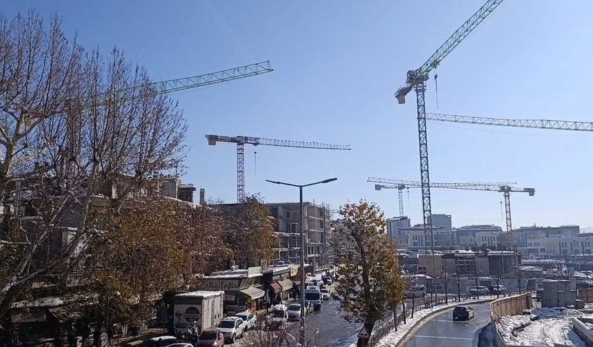 Kahramanmaraş’ta soğuk hava inşaatları durma noktasına getirdi