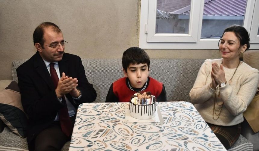 “Yeter ki Sen Gülümse” Projesiyle Aras’ın Doğum Gününe Sürpriz Ziyaret