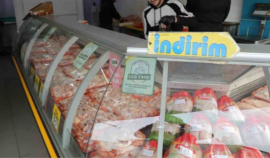 Zehirlenmeler ve arz fazlası tavuk fiyatlarını sabitledi