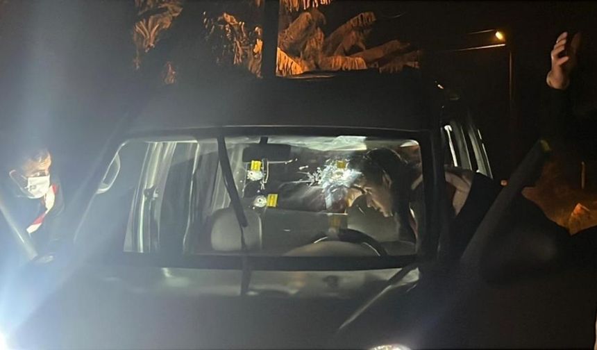 Alanya’da Silahlı Saldırı: Seyir Halindeki Araçta 1 Kişi Hayatını Kaybetti