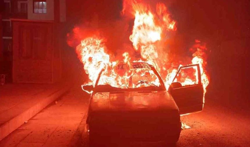 Emanet Aldığı Otomobil Alev Aldı, Ne Yapacağını Şaşırdı