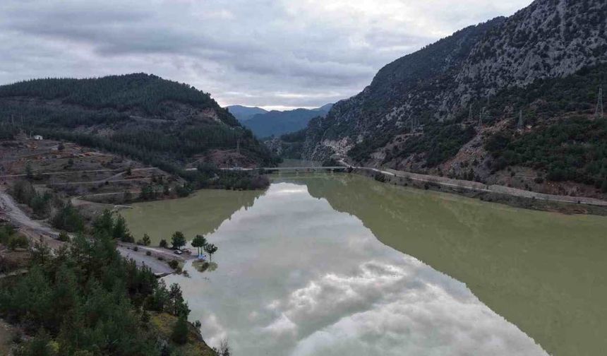 Feke Barajı’nda yükselen su seviyesi yüz güldürüyor