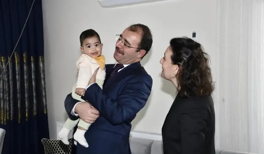 Kaymakam Dolu ve Eşi Hane Ziyaretlerini Sürdürüyor